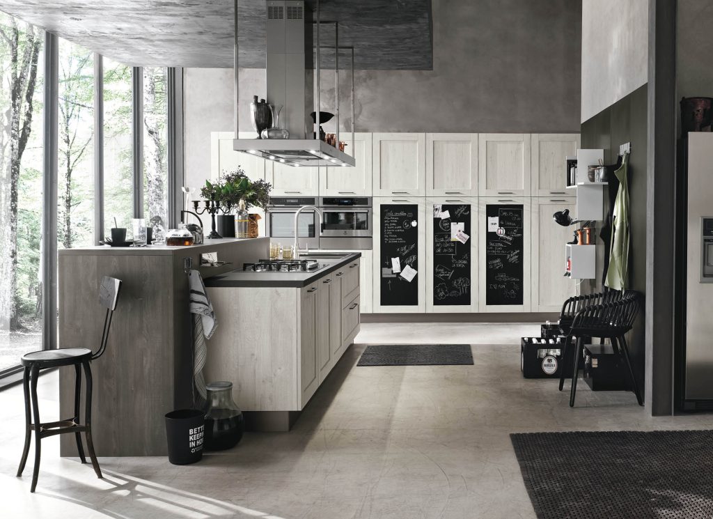 cucina grigia stosa