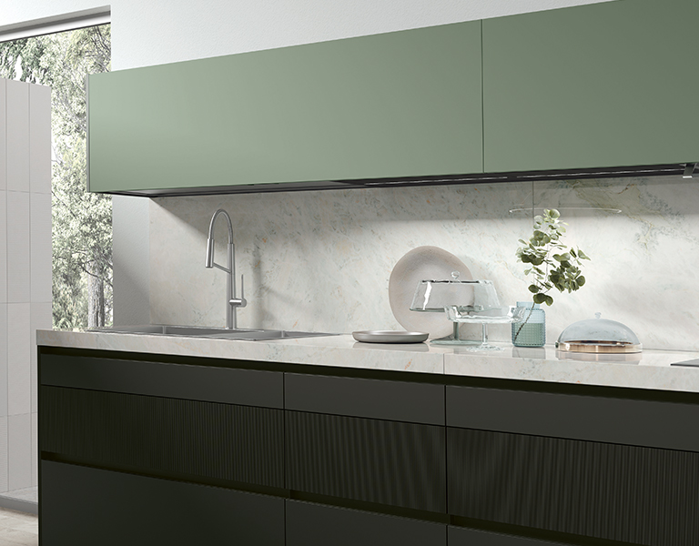 Paraschizzi cucina in marmo